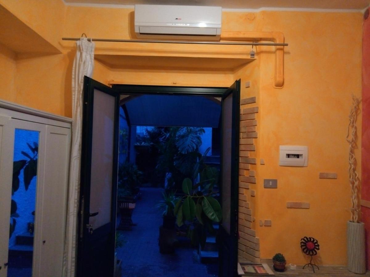 Taormina Center Hostel: Private Room with Terrace Exterior photo